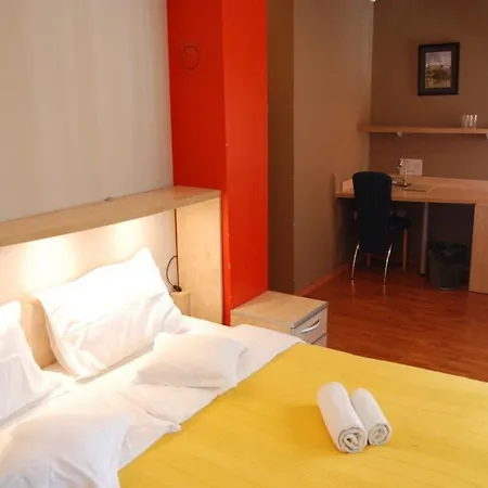 Car Royal Apartments And Rooms Novi Sad Exterior photo