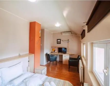 Car Royal Apartments And Rooms Novi Sad Exterior photo