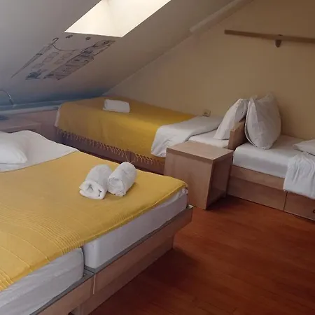 Car Royal Apartments And Rooms Novi Sad Exterior photo