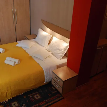 Car Royal Apartments And Rooms Novi Sad Room photo