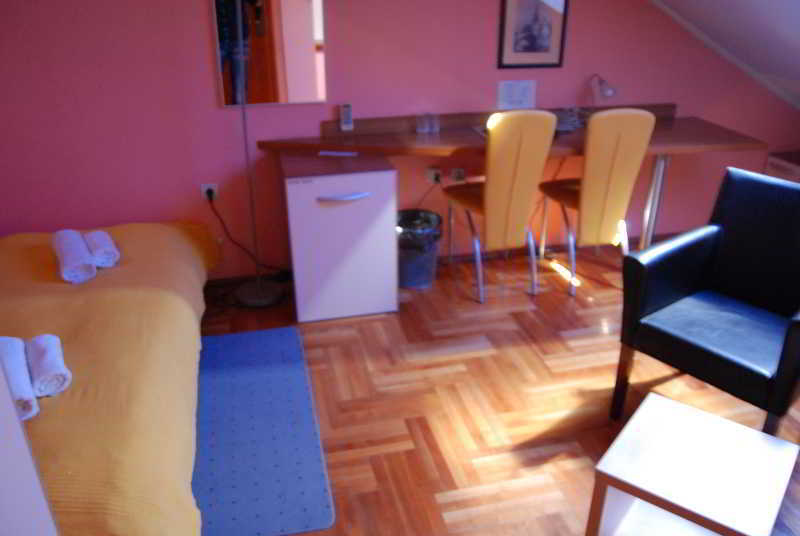 Guest house Car Royal And Novi Sad