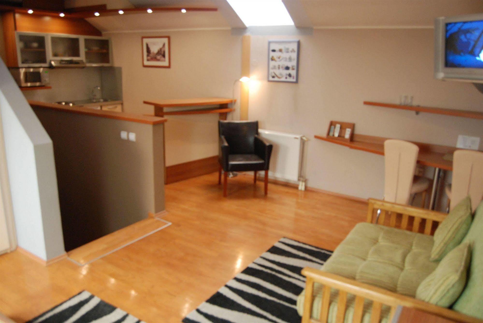 Guest house Car Royal And Novi Sad